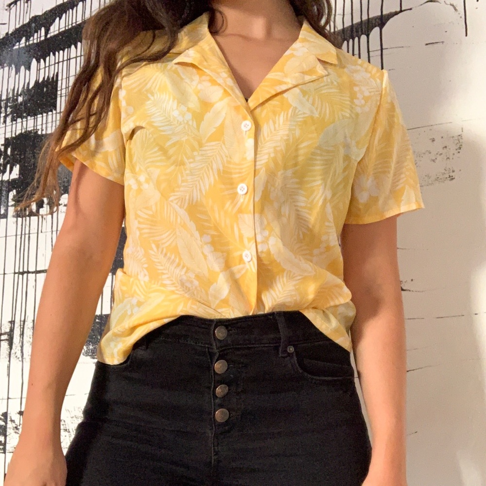 Breezy Hawaiian Styled Button-down🌿🌸